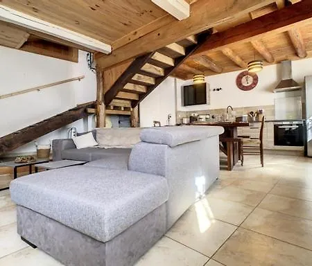 De Montagne « les Pivoines » A בית נופש Nistos