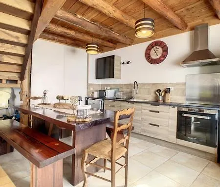 De Montagne « les Pivoines » A 펜션 Nistos