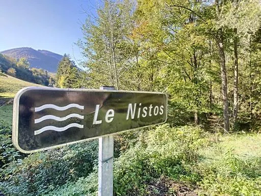 De Montagne   les Pivoines   à Casa de Férias Nistos